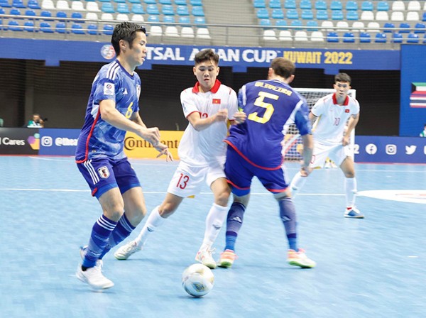 Futsal Nhật Bản dồn ép futsal Việt Nam