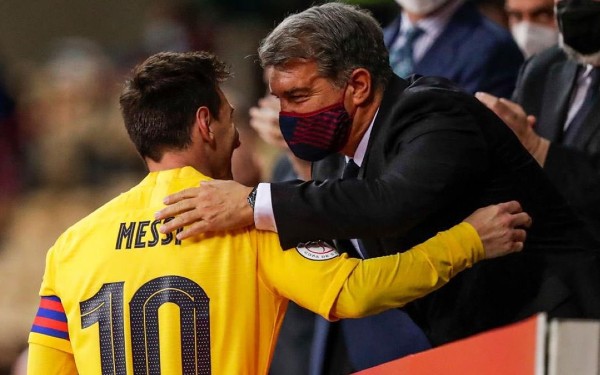 Messi từng mâu thuẫn sâu sắc với Chủ tịch Laporta trước khi rời Barca. Nhưng chính ông Laporta và lãnh đạo Barca sau này đã nhiều lần bộc bạch mong muốn đưa Messi về lại Camp Nou.