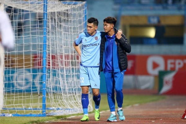 Tiến Linh chấn thương ở vòng 8 V.League.
