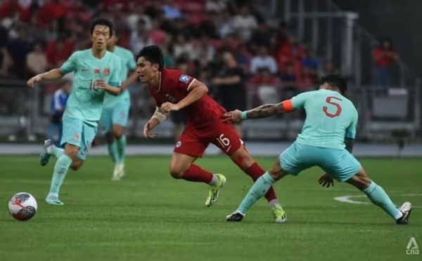Trung Quốc không thể đánh bại Singapore dù dẫn trước 2 bàn