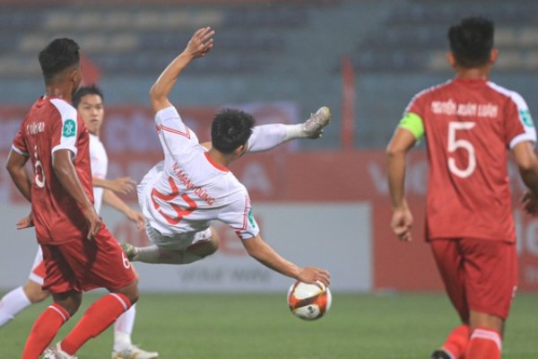 Nhâm Mạnh Dũng lập cú đúp trong chiến thắng đậm 6-0 của Viettel trước Bình Thuận