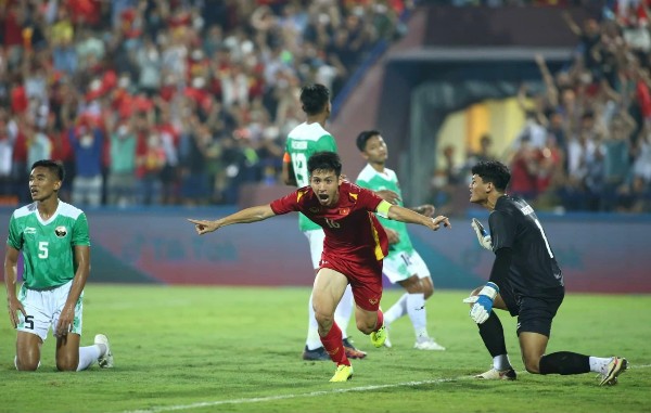 U23 Indonesia rơi vào thế khó khi thua đậm Việt Nam.