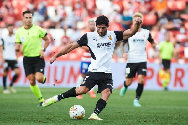 Gonçalo Guedes chia tay Valencia để tới Wolves